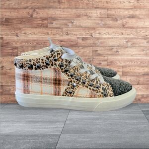 New JESSICA SIMPSON Folliah Studded Sneakers